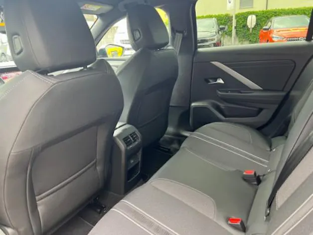 Opel Astra 1.2i Swiss Plus A