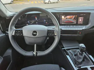 Opel Astra 1.2i Swiss