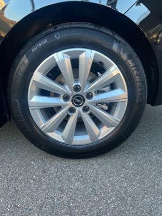 Vehicle image 5 Vehicle image 5