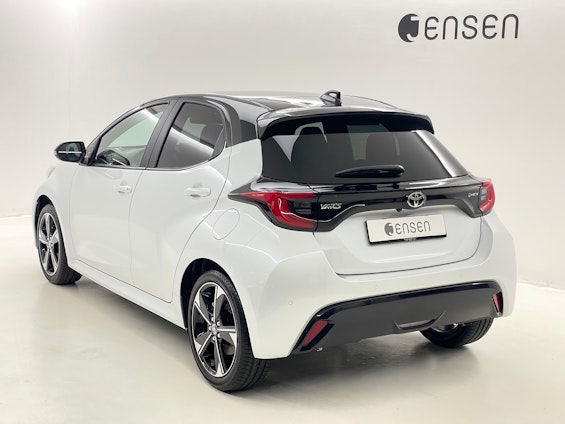 Vehicle image 4 Vehicle image 4