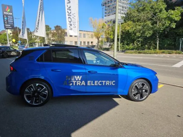 Opel Astra 54kWh Swiss +