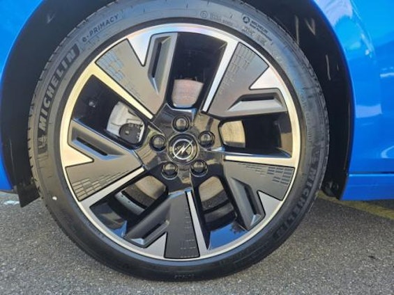 Vehicle image 4 Vehicle image 4