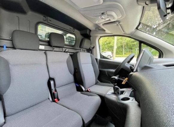 Vehicle image 9 Vehicle image 9