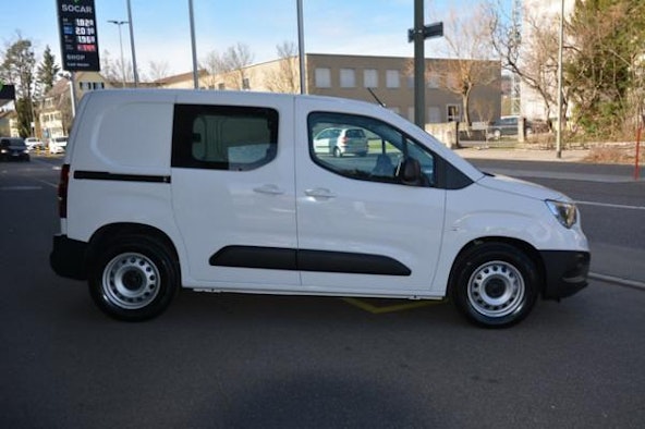 Vehicle image 4 Vehicle image 4