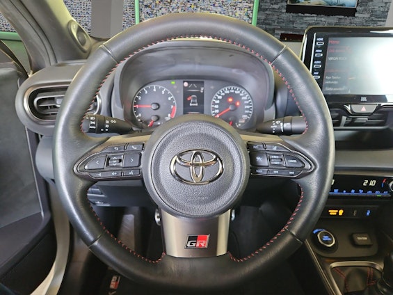 Vehicle image 9 Vehicle image 9