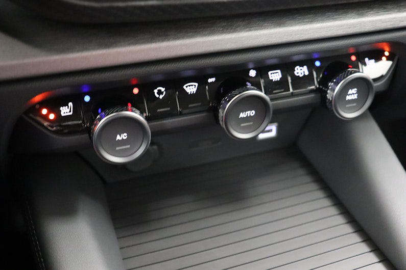 Vehicle image CITROEN C5 X