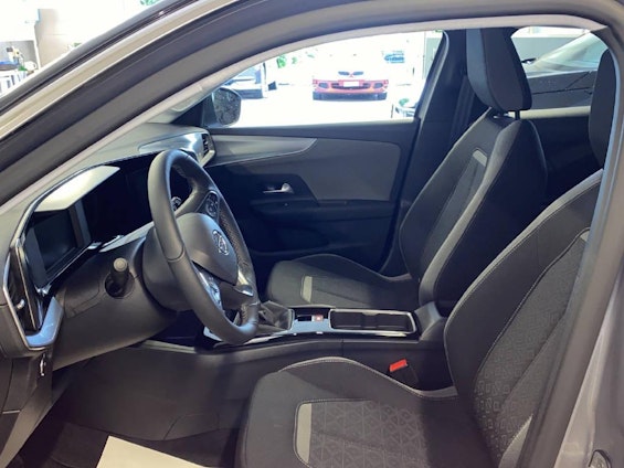 Vehicle image 4 Vehicle image 4