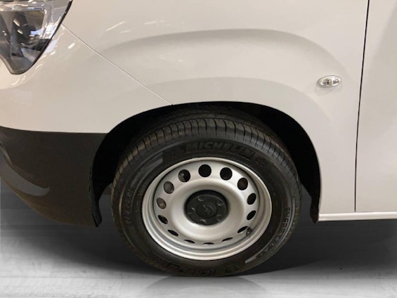 Vehicle image 9 Vehicle image 9