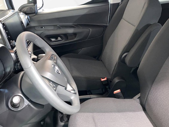 Vehicle image 4 Vehicle image 4