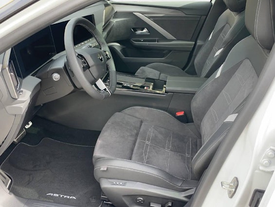 Vehicle image 4 Vehicle image 4