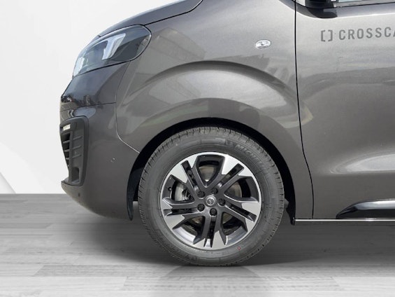 Vehicle image 9 Vehicle image 9