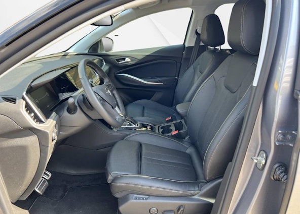 Vehicle image 4 Vehicle image 4