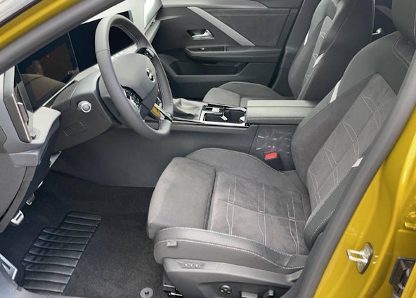 Vehicle image 4 Vehicle image 4