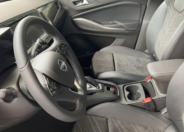 Vehicle image 4 Vehicle image 4