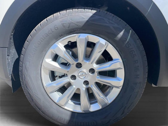 Vehicle image 9 Vehicle image 9