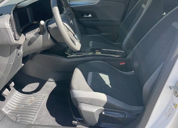 Vehicle image 4 Vehicle image 4