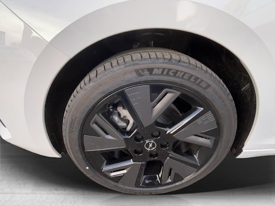 Vehicle image 9 Vehicle image 9