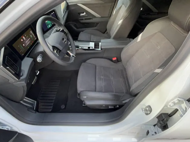 Opel Astra-e Swiss Plus