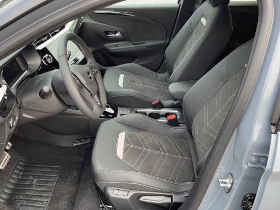 Vehicle image 4 Vehicle image 4