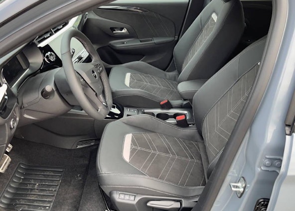 Vehicle image 4 Vehicle image 4