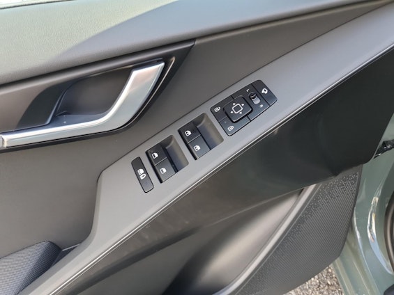 Vehicle image 10 Vehicle image 10