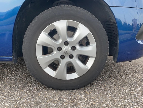 Vehicle image 16