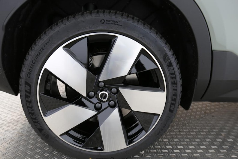 Vehicle image VOLVO C40