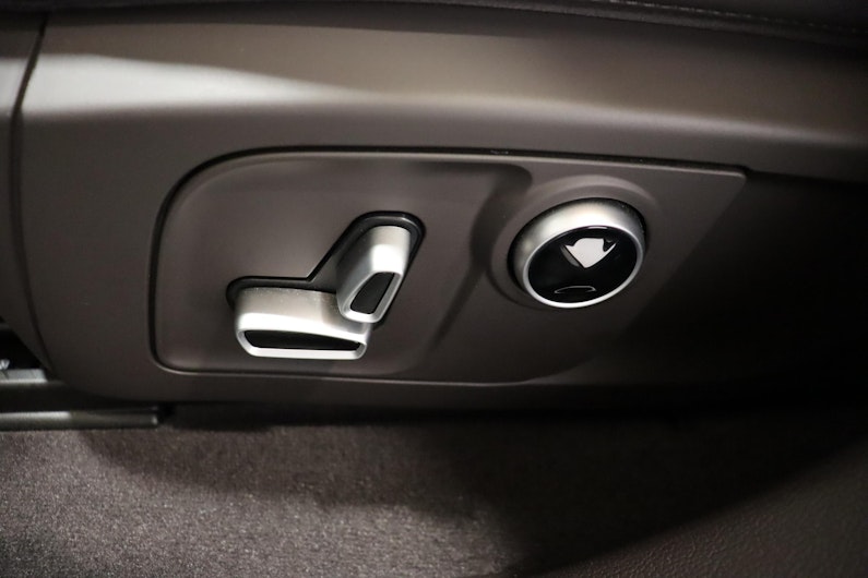 Vehicle image MASERATI LEVANTE