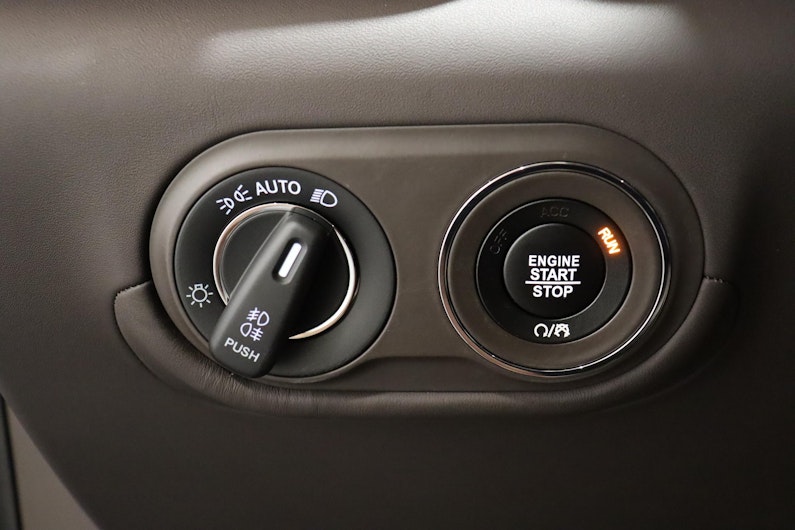 Vehicle image MASERATI LEVANTE