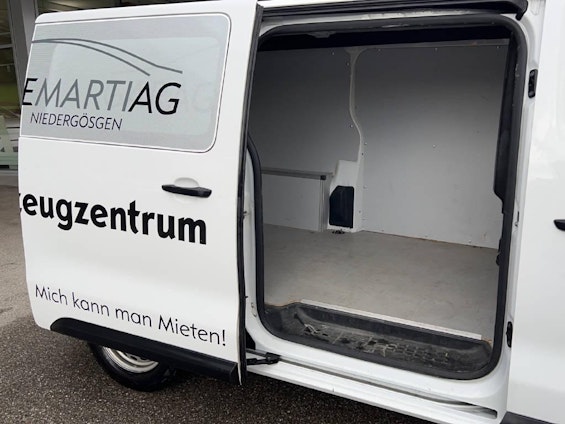 Vehicle image 9 Vehicle image 9