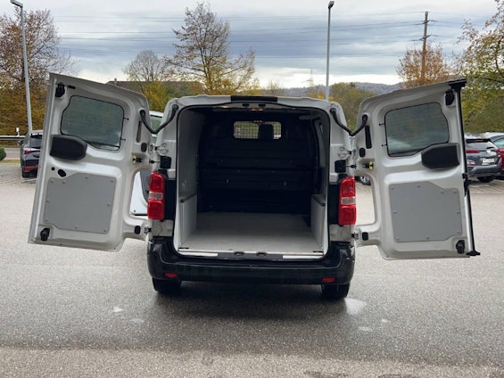 Vehicle image 8 Vehicle image 8