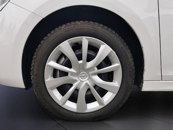 Vehicle image 6 Vehicle image 6