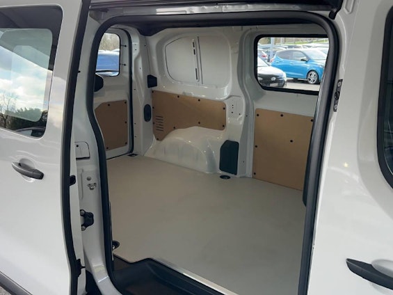 Vehicle image 8 Vehicle image 8