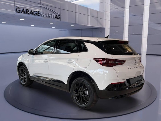 Vehicle image 3 Vehicle image 3