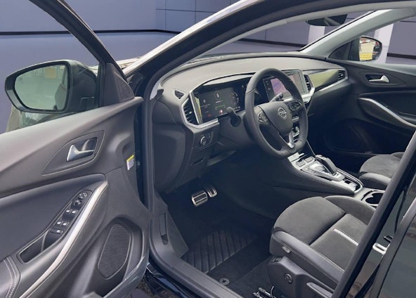 Vehicle image 5 Vehicle image 5