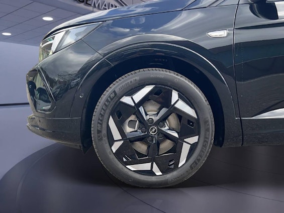 Vehicle image 6 Vehicle image 6