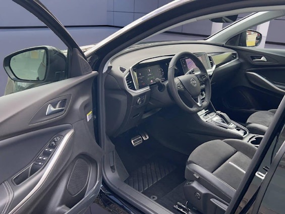 Vehicle image 5 Vehicle image 5