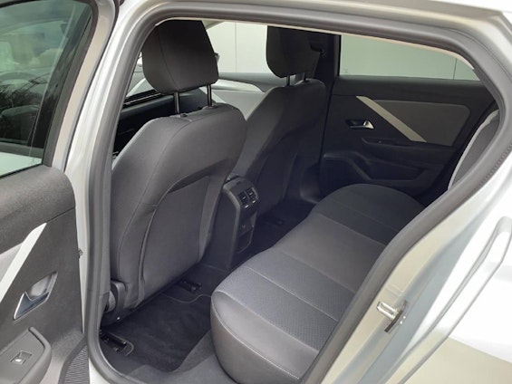 Vehicle image 9 Vehicle image 9