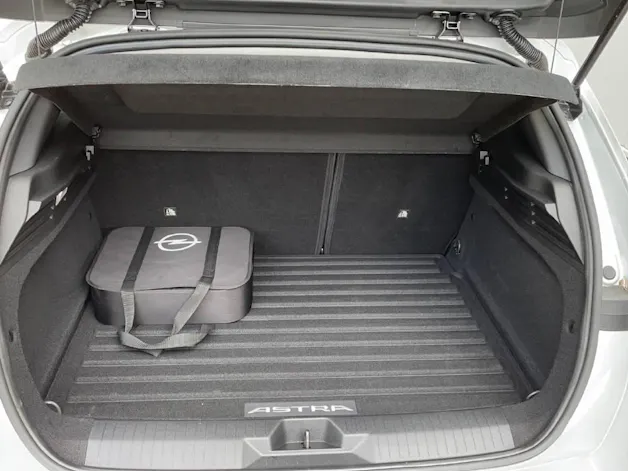 Opel Astra 1.6 T PHEV 180 Swiss