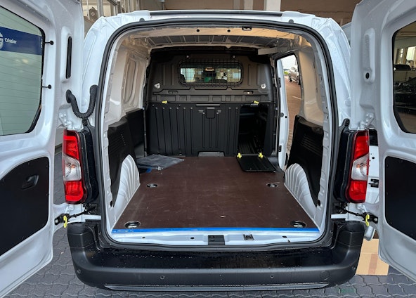 Vehicle image 5 Vehicle image 5