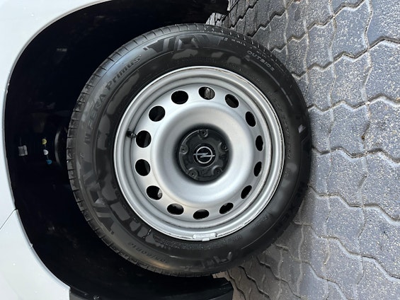 Vehicle image 9 Vehicle image 9