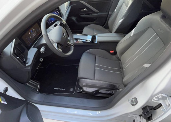 Vehicle image 4 Vehicle image 4