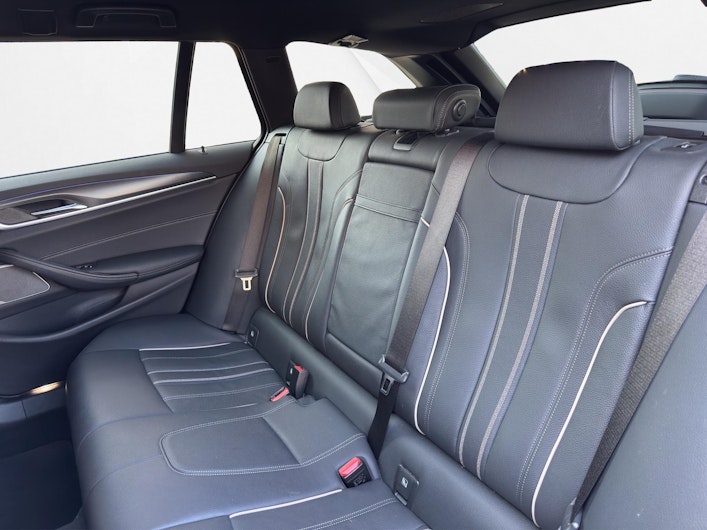 Vehicle image BMW 5 SERIES