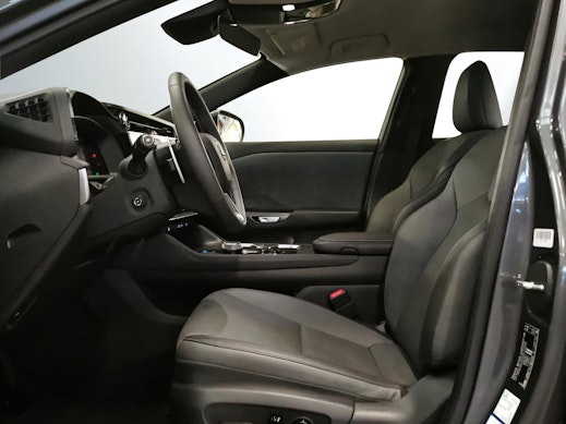 LEXUS RZ 450e Comfort 2