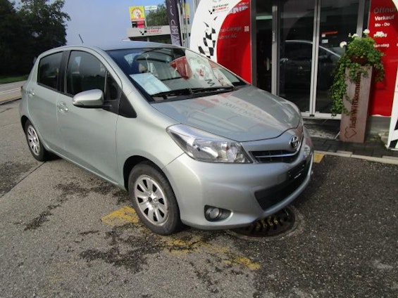 First vehicle image