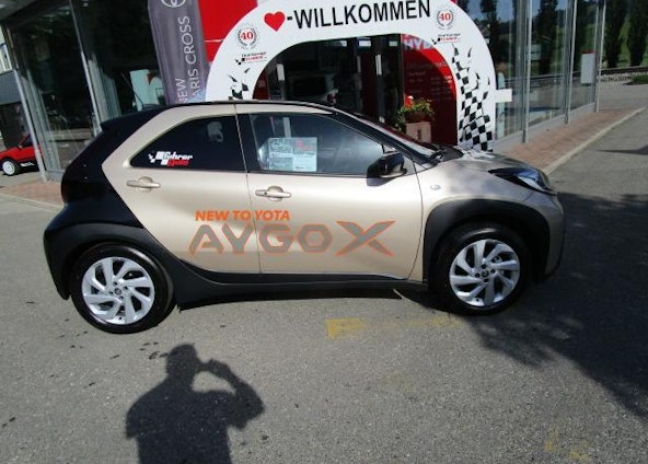 Vehicle image 2 Vehicle image 2