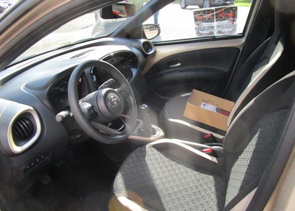 Vehicle image 6 Vehicle image 6