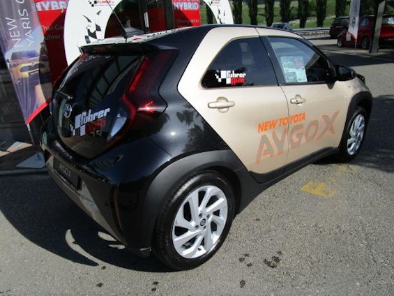 Vehicle image 3 Vehicle image 3