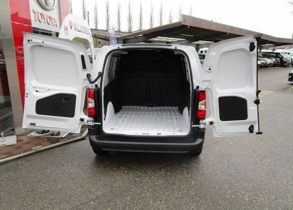 Vehicle image 8 Vehicle image 8