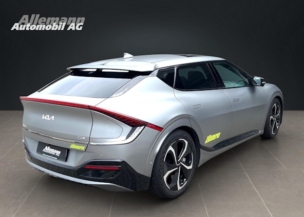 Vehicle image 4 Vehicle image 4